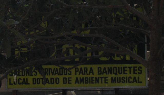Hist&oacute;rico cartel del restaurante "EL TORRE&Oacute;N" de Gav&agrave; Mar donde se anunciaba que el local dispon&iacute;a de AMBIENTE MUSICAL (25 de diciembre de 2007)